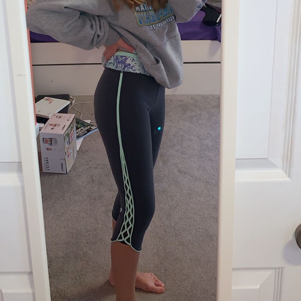 Lululemon Athletica/Ivviva cute cropped leggings